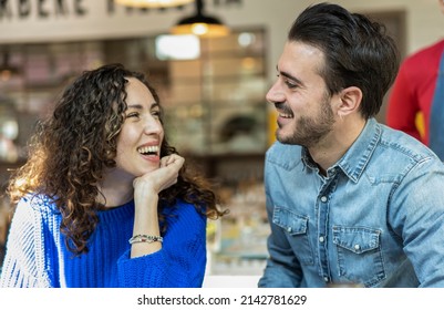Happy couple of lover - Funny situation with both man and woman looking into each eyes - Relationship concept with boyfriend and girlfriend at first date