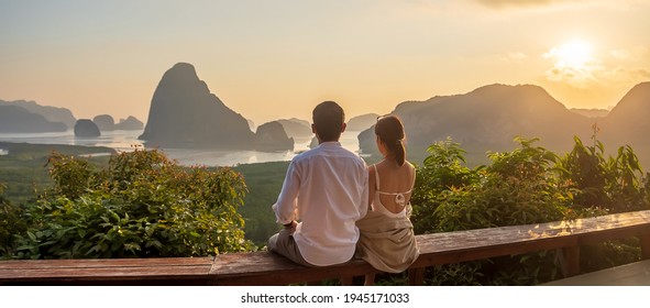 Happy Couple Traveler Enjoy Phang Nga Bay View Point, Tourists Relaxing At Samet Nang She, Near Phuket In Southern Thailand. Southeast Asia Travel, Trip, Love, Together And Summer Vacation Concept