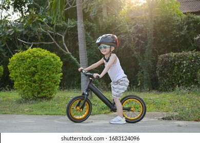 kids on cycle