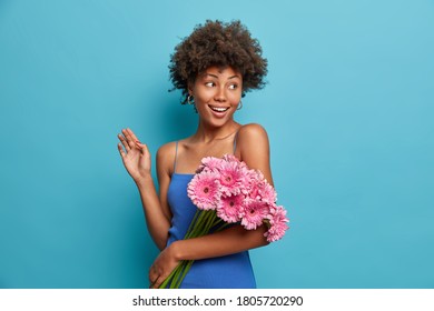 186,934 Portrait woman hold flower Images, Stock Photos & Vectors