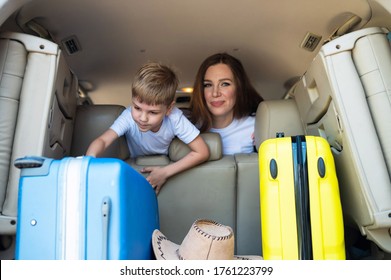 183 Mother driving car and boy child sitting on back seat Images, Stock ...