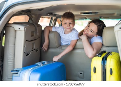 183 Mother driving car and boy child sitting on back seat Images, Stock ...