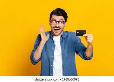 369,633 Hold business card Images, Stock Photos & Vectors | Shutterstock