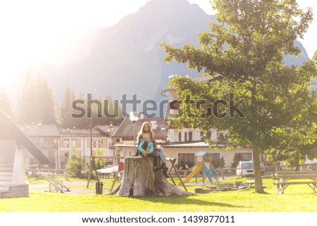 Foto Bild Young woman on the balcony who enjoys the view of the mountains