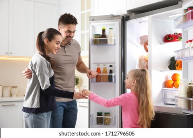 2,107 Happy family refrigerator Images, Stock Photos & Vectors ...