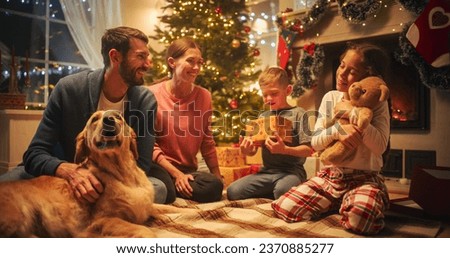 Similar – Foto Bild Gemütlicher Familien-Weihnachtsmoment mit passenden Outfits