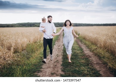 Beautiful Pregnant Woman Her Husband Couple Stock Photo 1810874944 ...