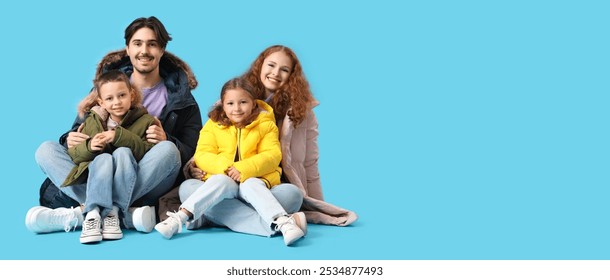 Familia feliz en chaquetas