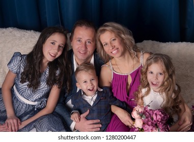 Happy Family Smiling Five Persons Indoor Stock Photo 1280200447 ...