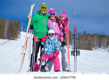  Happy Family In Winter Clothing At The Ski Resort