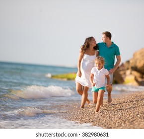 1,158 Pregnant Woman On The Beach With Little Child Beaches Images 