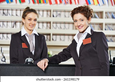 ホテル コンシェルジュ 女性 の画像 写真素材 ベクター画像 Shutterstock