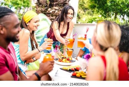 Happy Friends Drinking Cocktails At Pool Garden - Young People Having Fun In Luxury Resort Restaurant - Vacation Life Style Concept With Guys And Girls Sharing Drinks And Fruit - Focus On Mid Woman