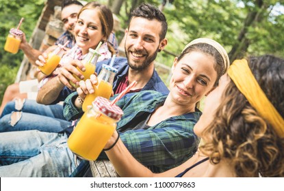 Happy Friends Drinking Healthy Orange Fruit Juice At Countryside Picnic - Young People Millennials Having Fun Together Outdoors On Afternoon Snack At Garden -  Friendship Concept In Nature Environment