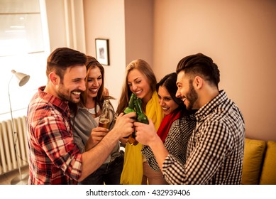 Imágenes, fotos de stock y vectores sobre Hogar Amigos Happy Friends Cheering Beers Barbecue Dinner | People Stock