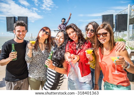 Similar – Junge Leute haben Spaß beim Sommerfest im Freien.