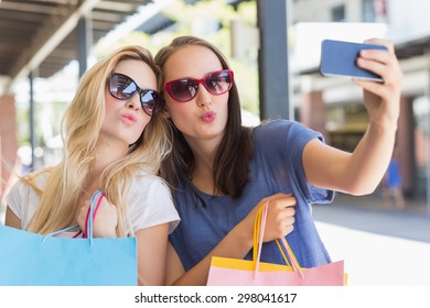 Happy friends taking a selfie while doing funny faces Foto Stock