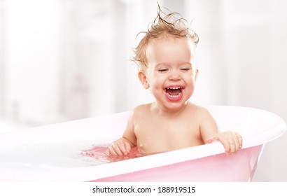 12,840 Little girls in bathtub Stock Photos, Images & Photography ...