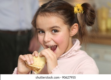 Happy Girl Eating Pancake 260nw 90627955 