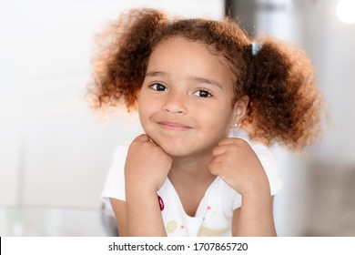 女童图片 库存照片和矢量图 Shutterstock
