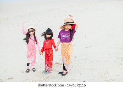 Happy Kids Playing On Beach Sunrise Stock Photo 1476372116 | Shutterstock