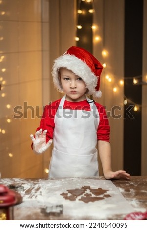 Similar – Foto Bild Zwillinge bereiten Weihnachtsplätzchen in der Festtagsküche vor