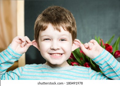 1,001 Kids cupping ears Images, Stock Photos & Vectors | Shutterstock