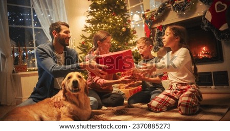 Similar – Foto Bild Gemütlicher Familien-Weihnachtsmoment mit passenden Outfits