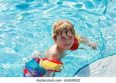 29,533 Child learning swim Images, Stock Photos & Vectors | Shutterstock