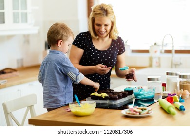 Happy mother and child in kitchen - Shutterstock ID 1120817306