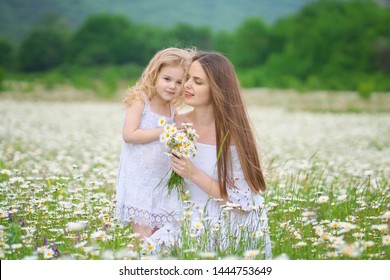 131,398 Child in field of flowers Images, Stock Photos & Vectors ...