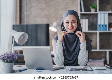 Happy Muslim Business Women In Hijab At Work Smiling Arab Woman Taking Notes And Work On Laptop