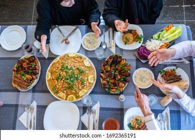 Happy Muslim Family Eating Togther Stock Photo 1692365191 | Shutterstock