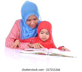 2,767 Muslim family reading Images, Stock Photos & Vectors | Shutterstock