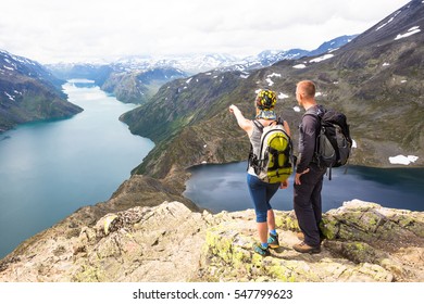 Happy People During Beautiful Norway Trip Stock Photo 547799623 ...