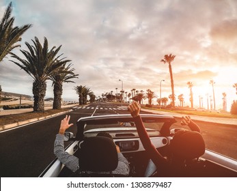 Happy People Having Fun In Convertible Car In Summer Vacation At Sunset - Young Couple Enjoyng  Holiday On Cabrio Auto Outdoor - Travel, Youth Lifestyle And Wanderlust Concept - Focus On Hands