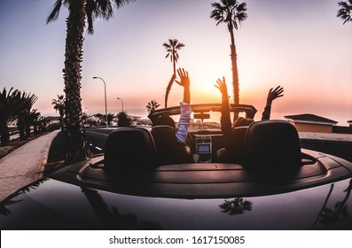 Happy People Having Fun In Convertible Car In Summer Vacation At Sunset - Young Couple Enjoyng  Holiday On Cabriolet Auto Outdoor - Travel, Youth Lifestyle And Wanderlust Concept - Focus On Hands