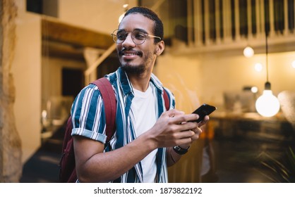 53,651 Black man looking at phone Images, Stock Photos & Vectors ...