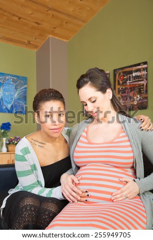 zwarte zwangere lesbische