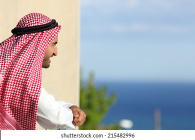 101 Saudi man look forward Images, Stock Photos & Vectors | Shutterstock