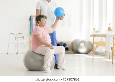 6,059 Physiotherapy ball Images, Stock Photos & Vectors | Shutterstock