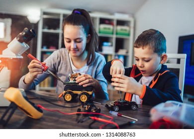 924 Kids Make Robot Images, Stock Photos & Vectors | Shutterstock