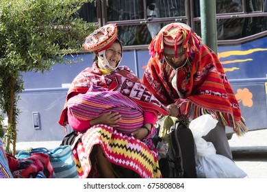 Znalezione obrazy dla zapytania peruvian folk dress couple