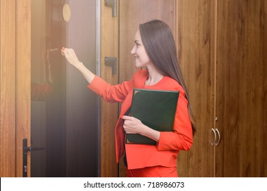Person Knocking On Door Images Stock Photos Vectors Shutterstock