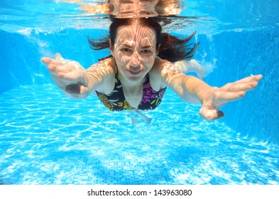 11,758 Smiling woman underwater Images, Stock Photos & Vectors ...