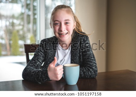girl thumb hot Girl thumb hot