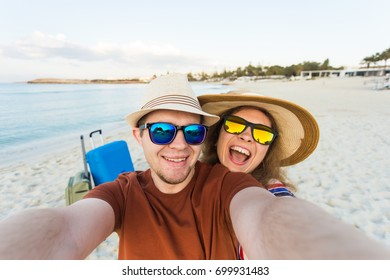 Happy Traveling Couple Making Selfie Sea Stock Photo 699931483