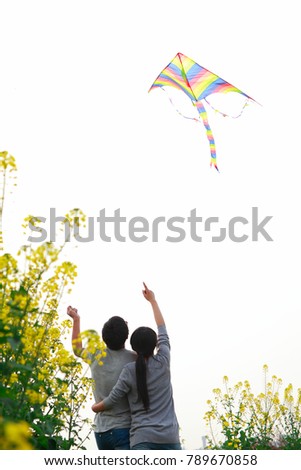 Similar – Vater und Sohn spielen im Park