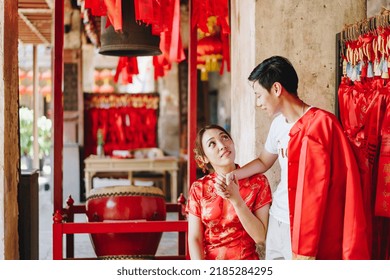 12,400 Traditional chinese couple Images, Stock Photos & Vectors ...