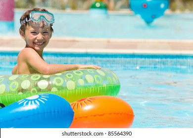 	Happy young boy in pool
